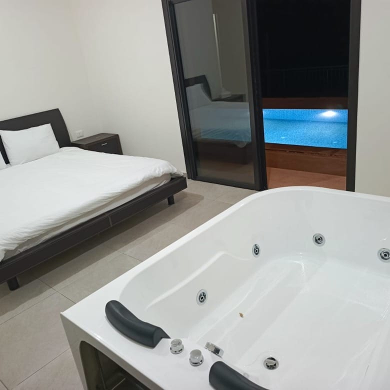 Luxury Villa with Pool & Jacuzzi – Kfar Hata