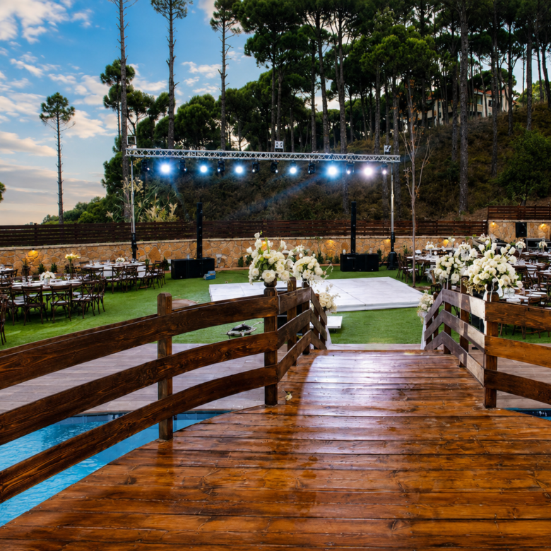 Grand Venue with 700m³ Pool – Mechkiti Nabeh El Safa, Aley