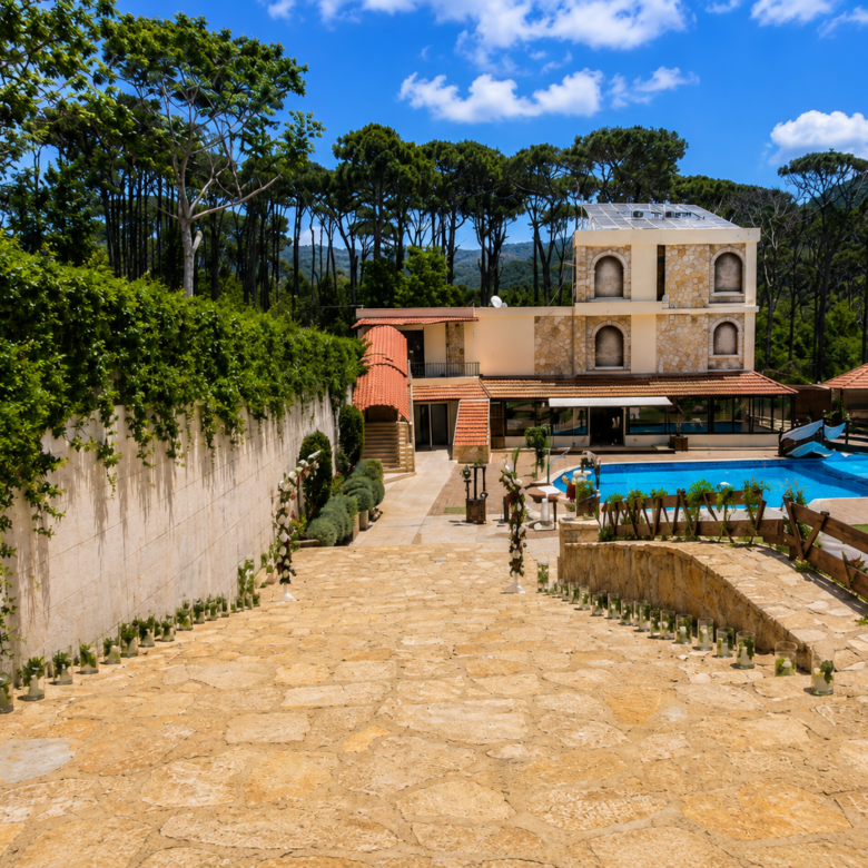 Grand Venue with 700m³ Pool – Mechkiti Nabeh El Safa, Aley