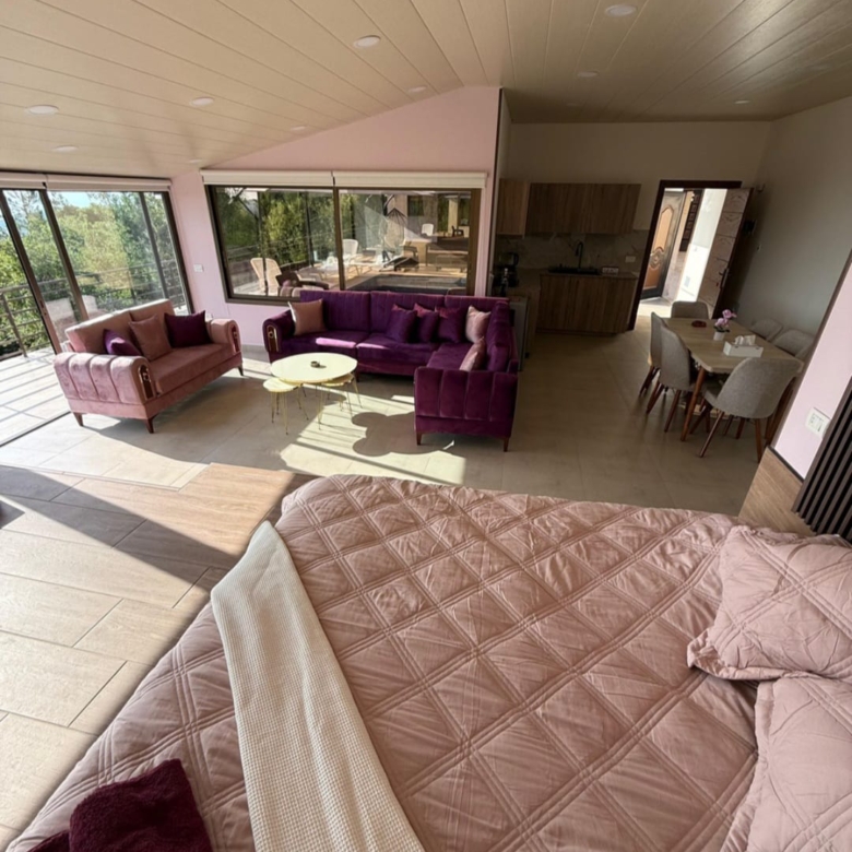 🏡 Unit C – Two Connected Suites