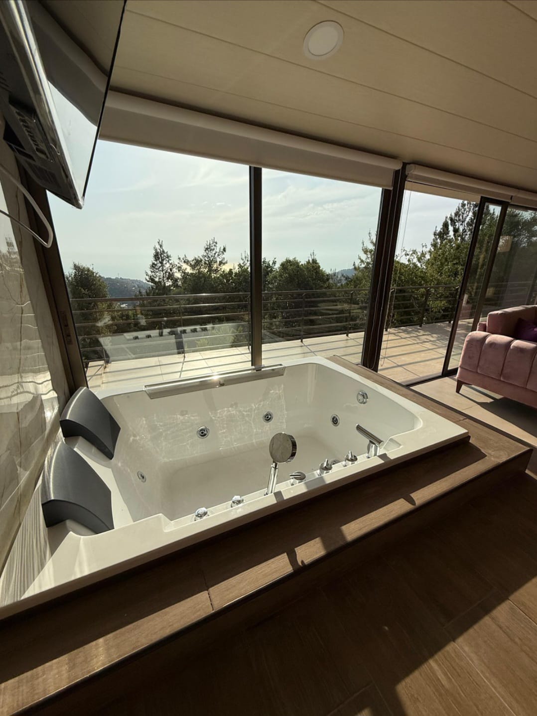 🏡 Unit C – Two Connected Suites