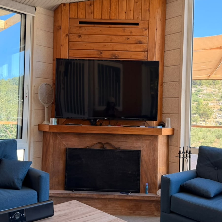 Cozy Two-Bedroom Chalet with Outdoor Jacuzzi & Fire Pit – Barhalyoun, Bcharre