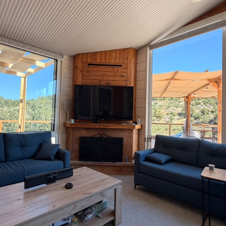 Cozy Two-Bedroom Chalet with Outdoor Jacuzzi & Fire Pit – Barhalyoun, Bcharre