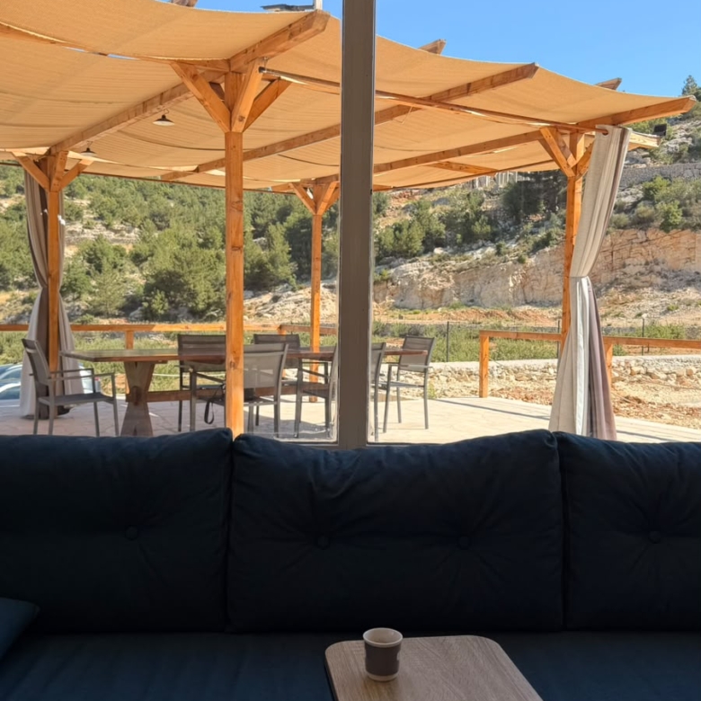 Cozy Two-Bedroom Chalet with Outdoor Jacuzzi & Fire Pit – Barhalyoun, Bcharre