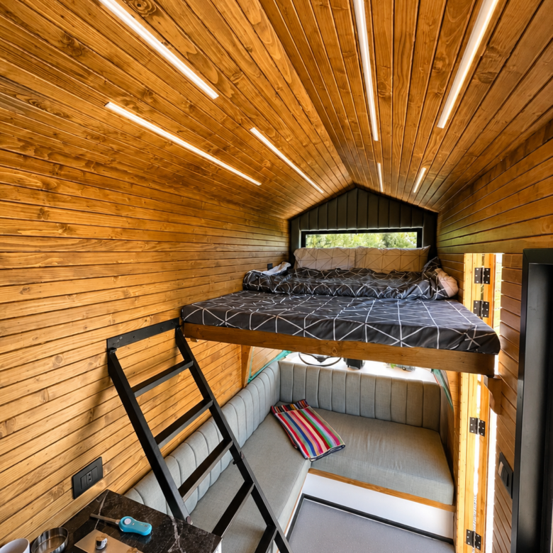 Romantic Blue Van Stay with Jacuzzi