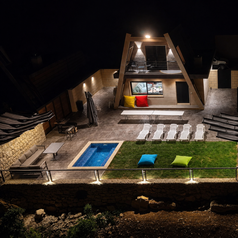 Private Mountain Getaway with jacuzzi