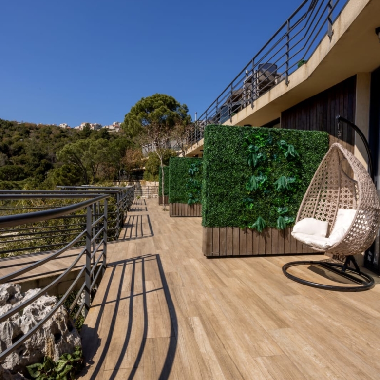 Cliff Rooms – Aajaltoun