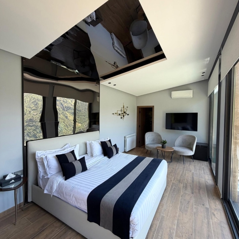 Superior Hanging Villa – Aajaltoun