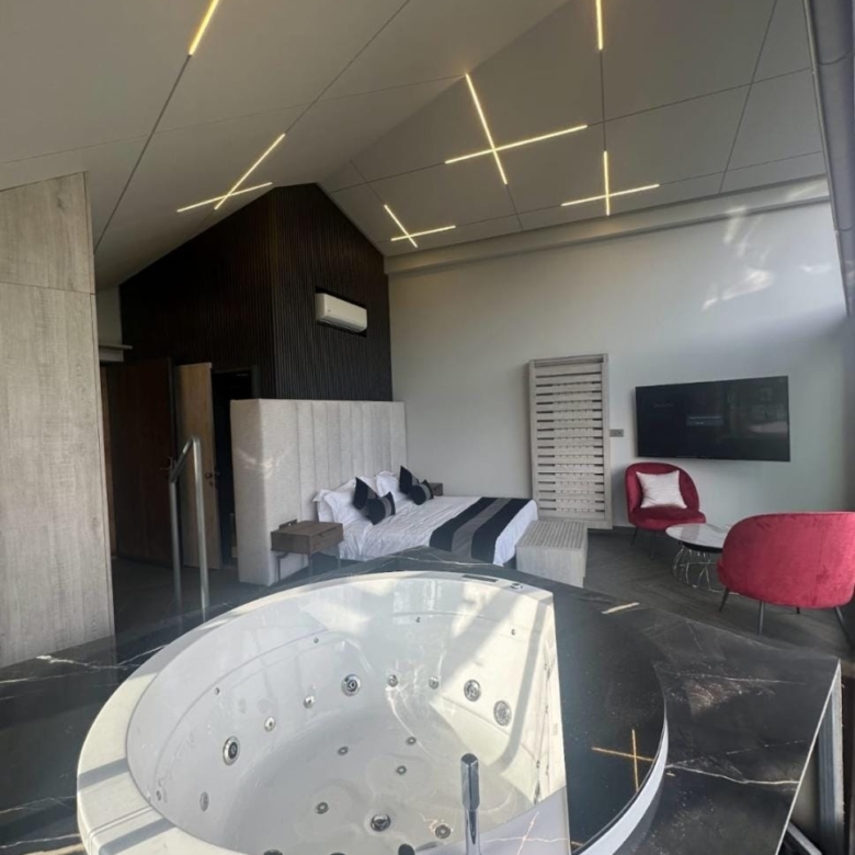 Flying Rooms – Aajaltoun
