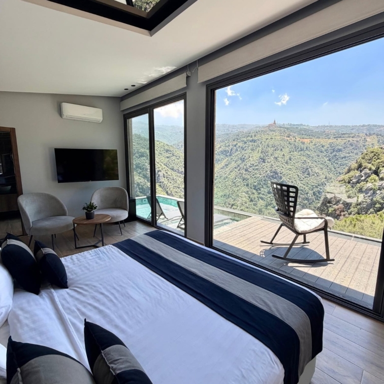 Superior Hanging Villa – Aajaltoun