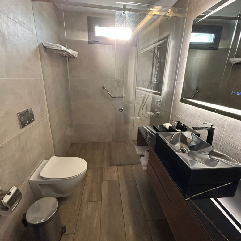 Cliff Rooms – Aajaltoun