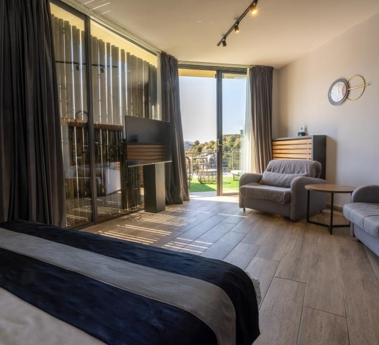 Superior Cliff Rooms – Aajaltoun